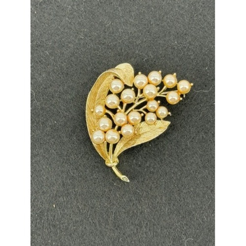 Vintage Lisner Gold Tone‎ Faux Pearl Leaf Brooch Pin Jewelry Signed